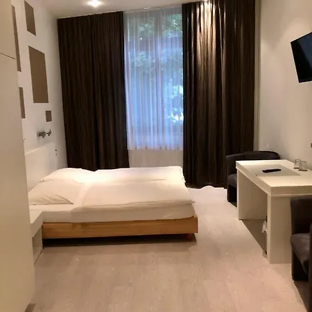 Отель Am Bahnhof