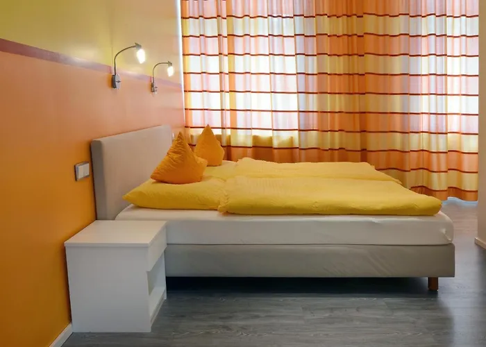 Am Bahnhof Otel