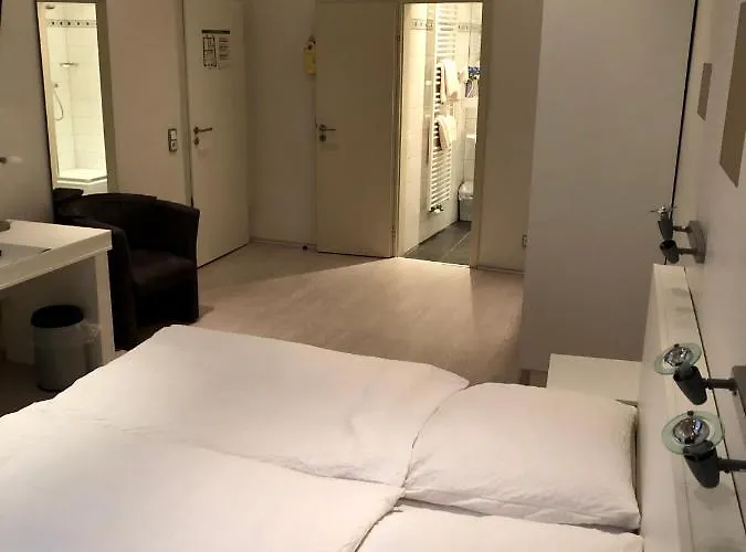 Am Bahnhof Otel *